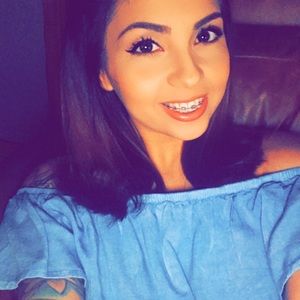 Meet your Posher, Claudia